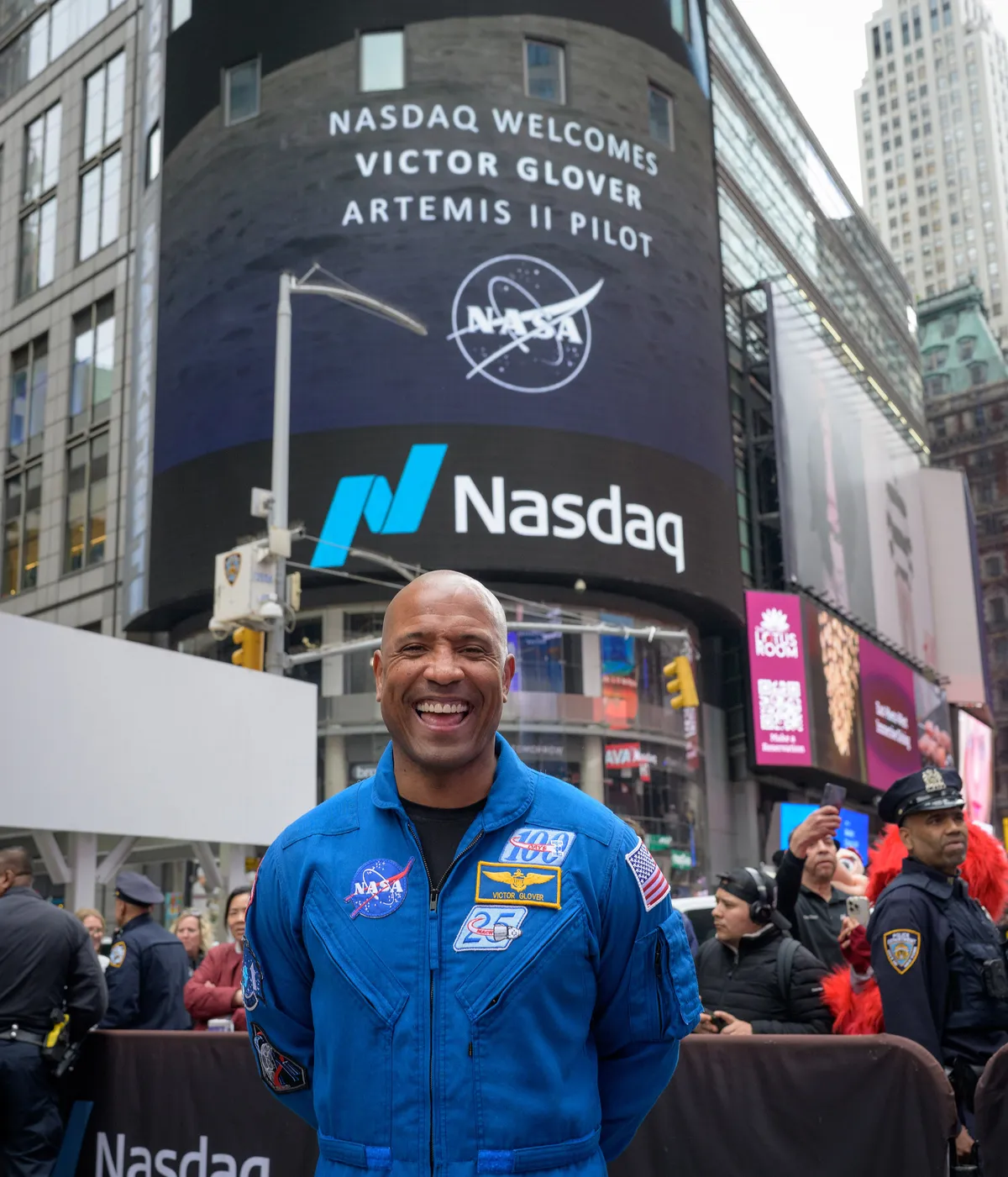 La cloche de clôture sonnée sur la scène du Nasdaq, à New York
