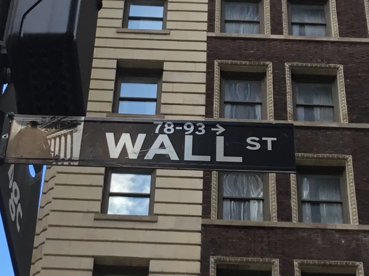 La plaque de rue de Wall Street, à New York