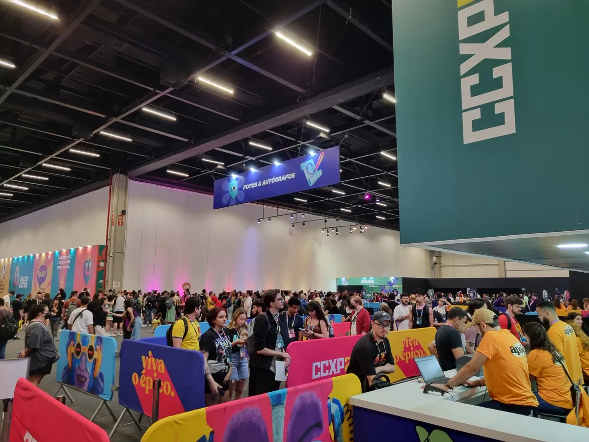 Visiteurs costumés au deuxième jour de la CCXP 2024